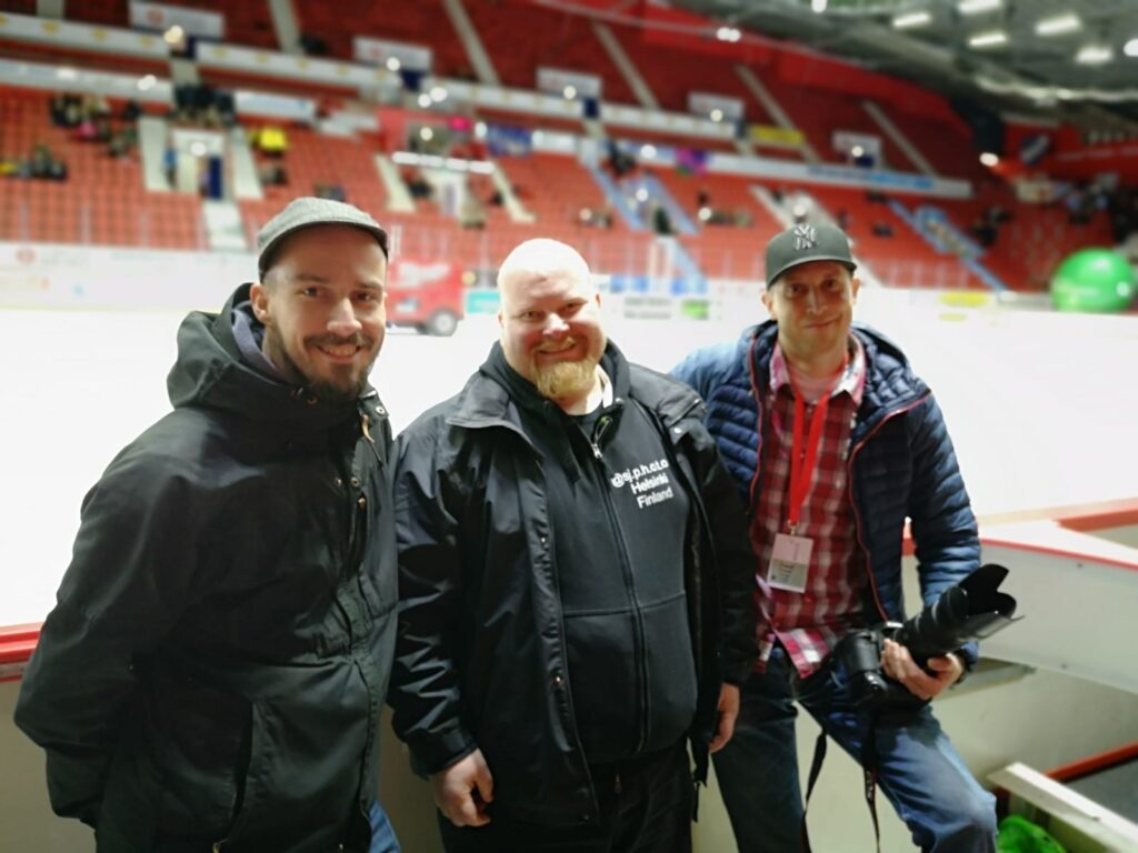 Valokuvaajat kerrankin linssin etupuolella